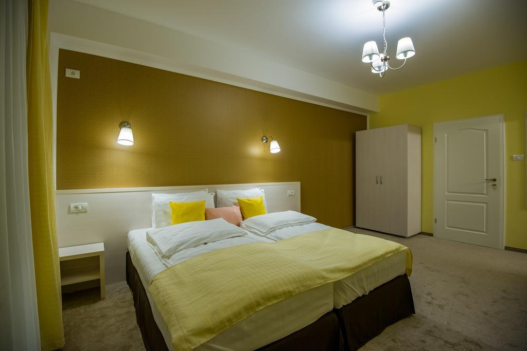 French Boutique Hotel Braşov Exterior foto