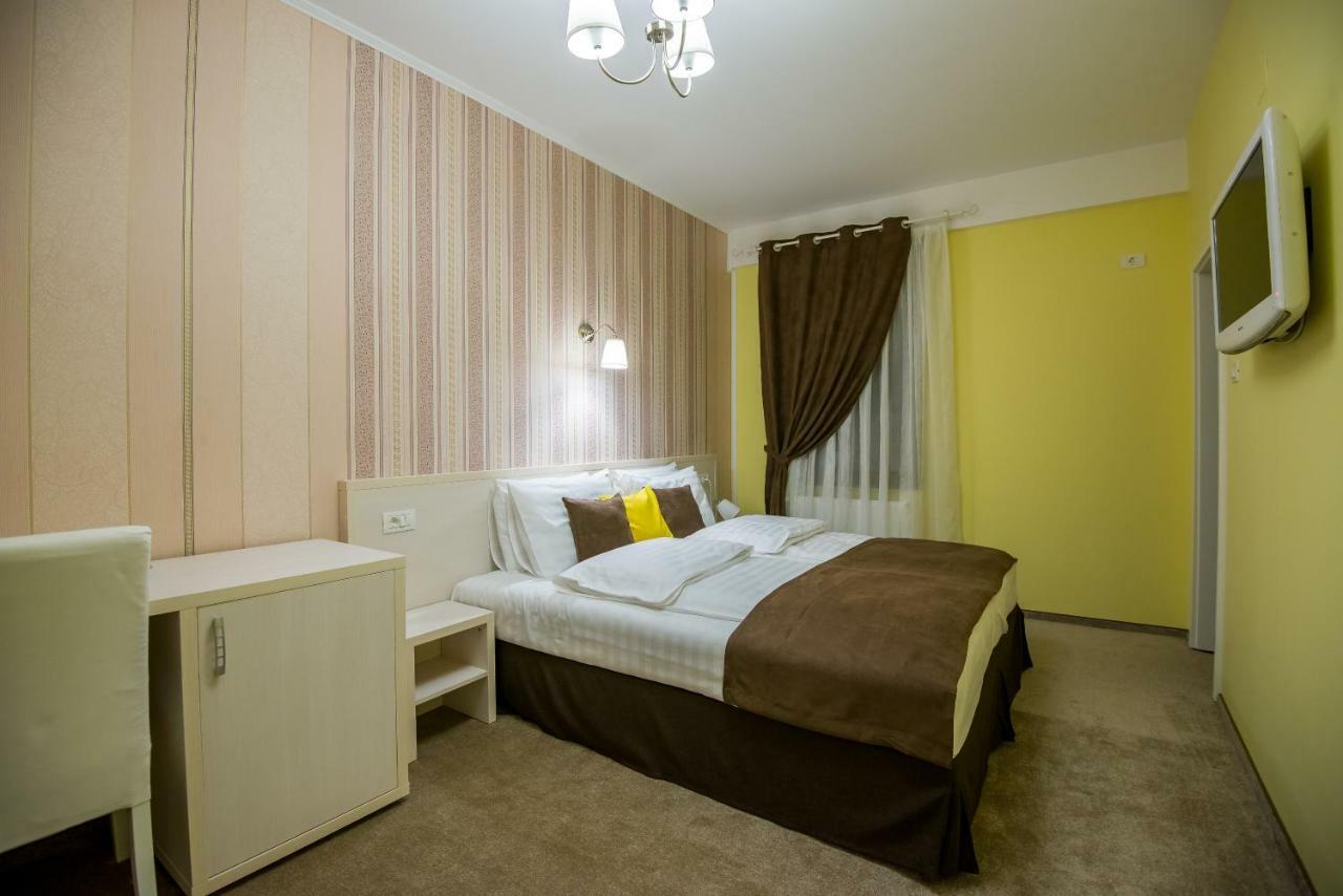 French Boutique Hotel Braşov Exterior foto