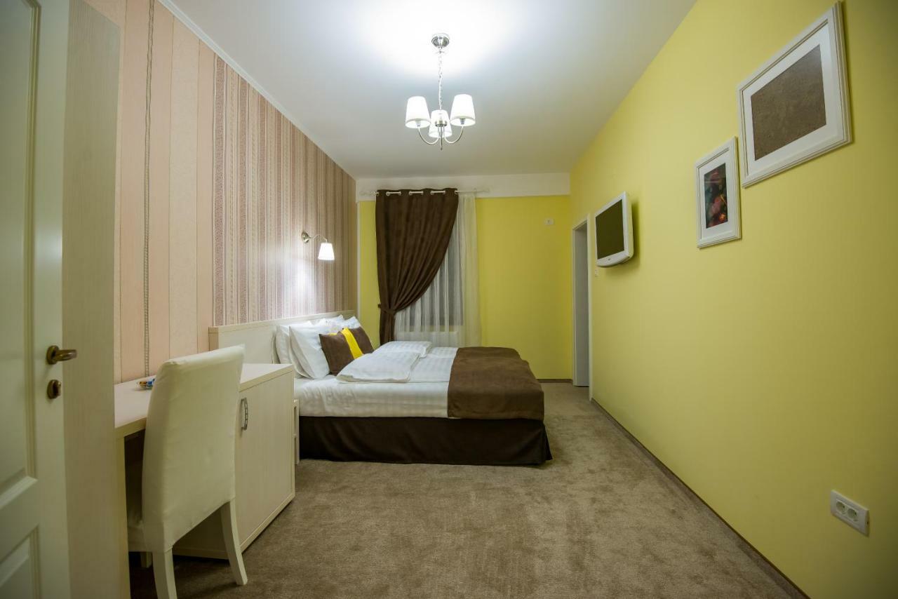 French Boutique Hotel Braşov Exterior foto